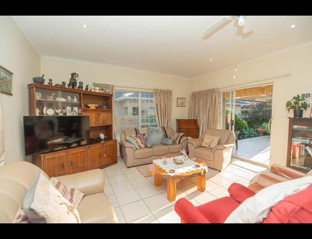 3 BEDROOM TOWNHOUSE FOR SALE IN LORRAINE
